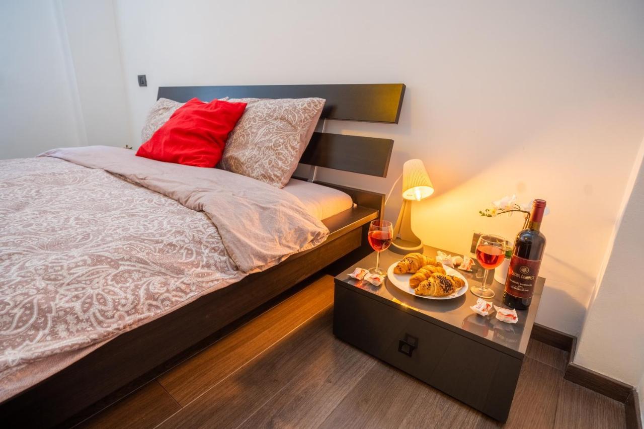 Cozy & Spacious Flat Near Victoriei Square ブカレスト エクステリア 写真