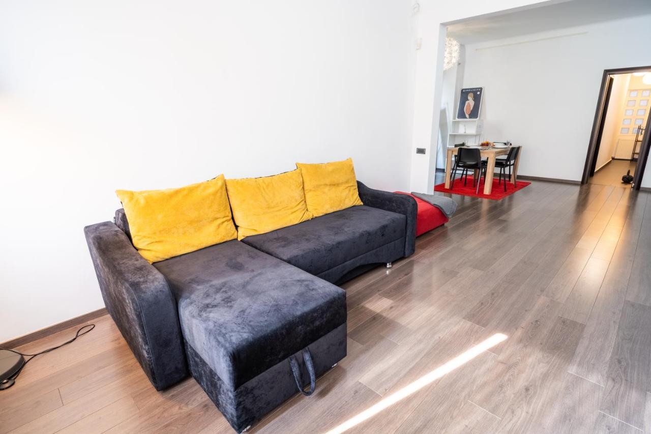 Cozy & Spacious Flat Near Victoriei Square ブカレスト エクステリア 写真