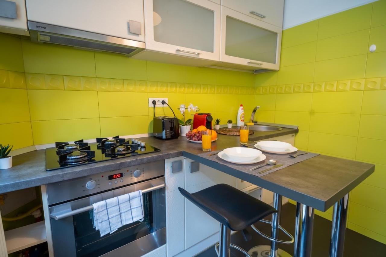 Cozy & Spacious Flat Near Victoriei Square ブカレスト エクステリア 写真