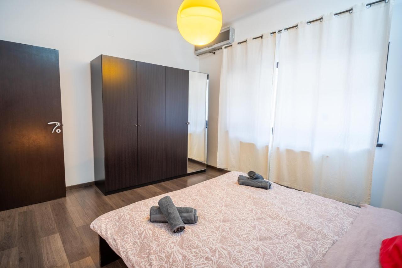 Cozy & Spacious Flat Near Victoriei Square ブカレスト エクステリア 写真