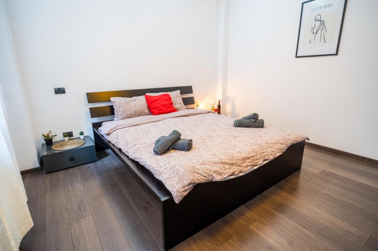 Cozy & Spacious Flat Near Victoriei Square ブカレスト エクステリア 写真