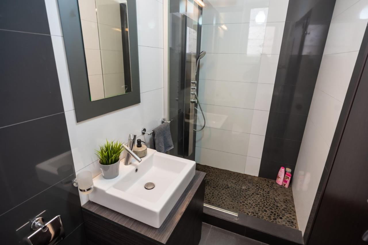 Cozy & Spacious Flat Near Victoriei Square ブカレスト エクステリア 写真
