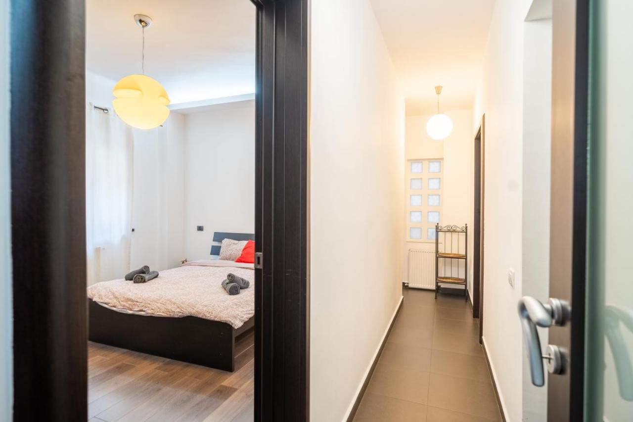 Cozy & Spacious Flat Near Victoriei Square ブカレスト エクステリア 写真